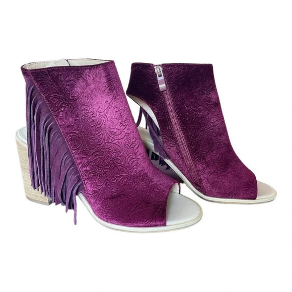 NWOT Very Volatile Women's Edgy Fringe Wine Peep-Toe Booties Size 9 (Fits 8.5) - Picture 1 of 9